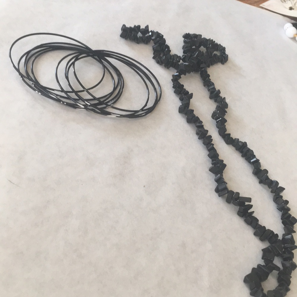 Necklace and bracelet set